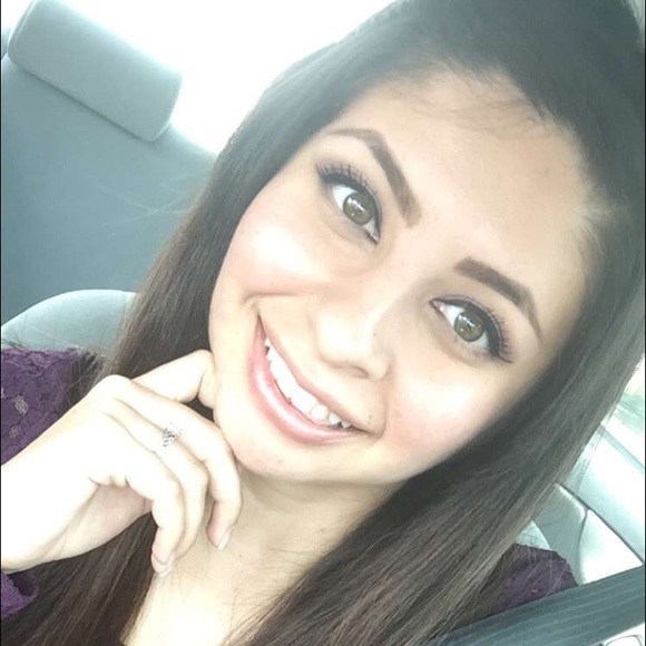 Profile Picture of Erika Arias (@ariaserika) on Poshmark