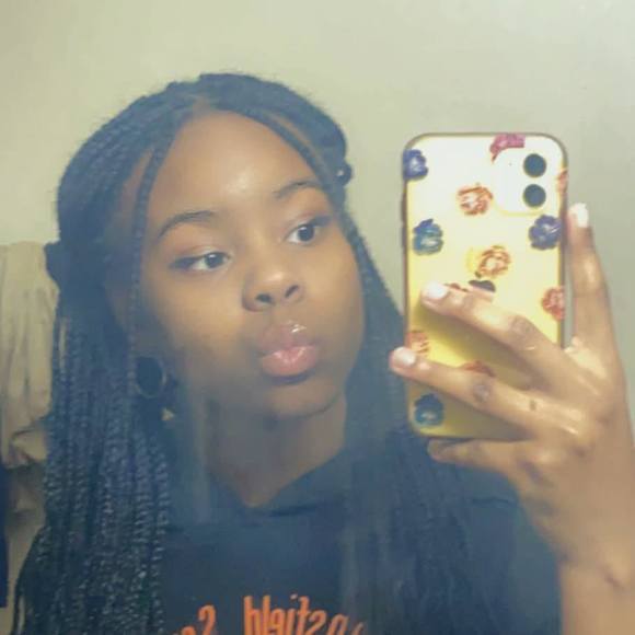 Profile Picture of Jayda Hullum (@ghoul_icks) on Poshmark