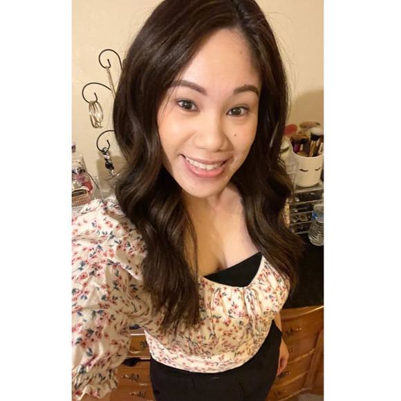 Profile Picture of Caroline Hizon (@chizon) on Poshmark