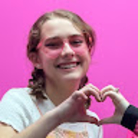 Profile Picture of Grace Keech (@mgracekeech) on Poshmark