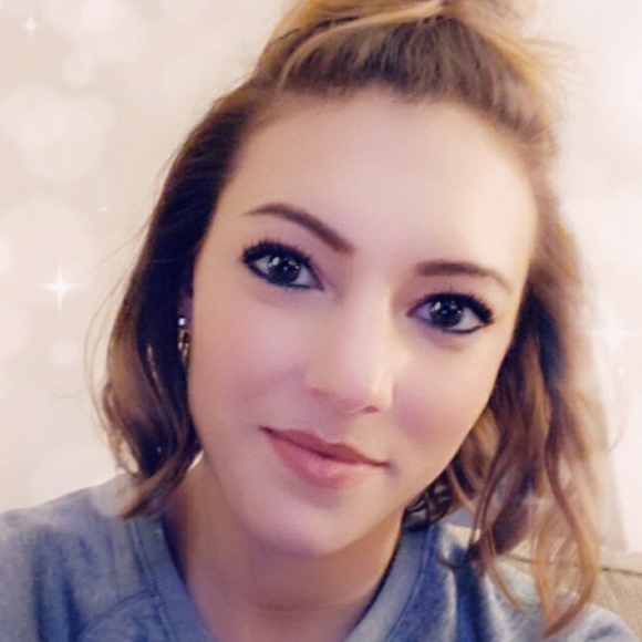 Profile Picture of Meghan Savaglio (@mgabor51) on Poshmark