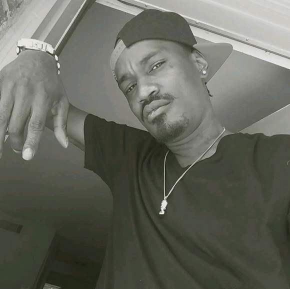 Profile Picture of Demetrius Broadnax (@trapshitforlife) on Poshmark