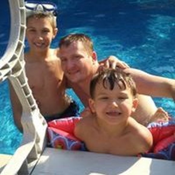 Profile Picture of Matthew Hoover (@crime365pays247) on Poshmark