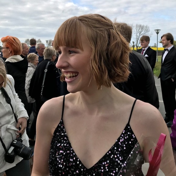 Profile Picture of Sanne Holton (@sanneholton) on Poshmark