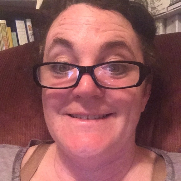 Profile Picture of Lara Alexander (@galexanderfam) on Poshmark