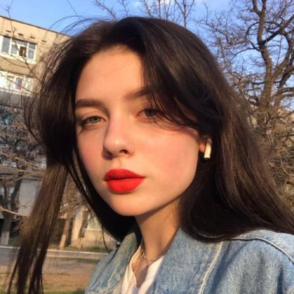 Profile Picture of Anh Huynh (@verdaclem) on Poshmark