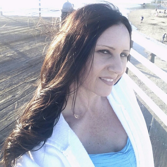 Profile Picture of Lori Solis (@lsolis67) on Poshmark