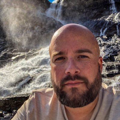 Profile Picture of Mike Lynds (@MikeAndHike) on Twitter