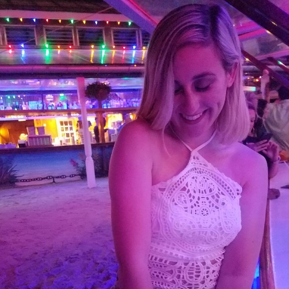 Profile Picture of Anna Dellaratta (@annadellaratta) on Poshmark