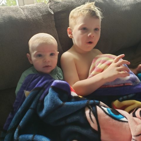 Profile Picture of Lisa Zeltwanger (@lisazeltwanger) on Poshmark