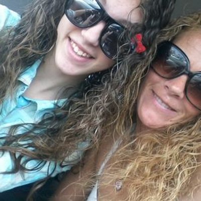 Profile Picture of Robin Lennox (@ladyluck233) on Twitter