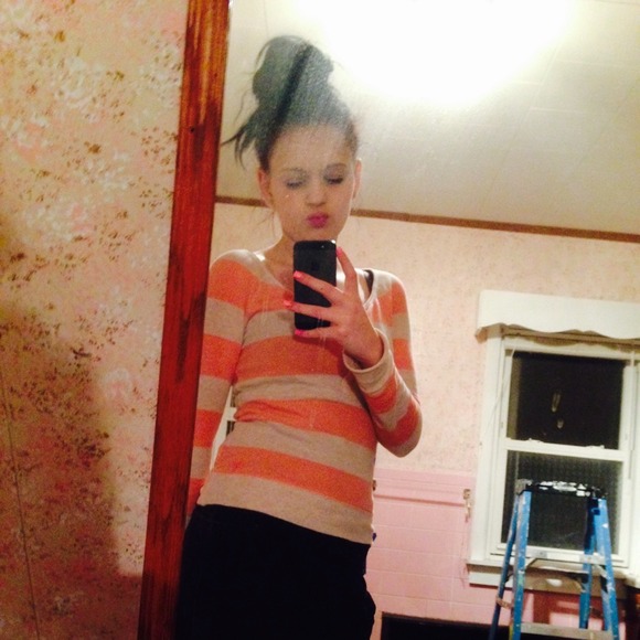 Profile Picture of Katelyn Henninger (@katelyn_16) on Poshmark