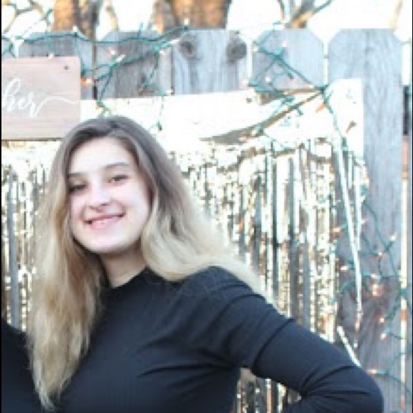 Profile Picture of Yasmine Filat (@yasmin_filat) on Poshmark