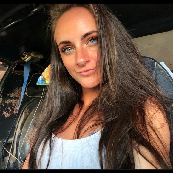 Profile Picture of Bryndi Rigby (@bryndi_rigby) on Poshmark