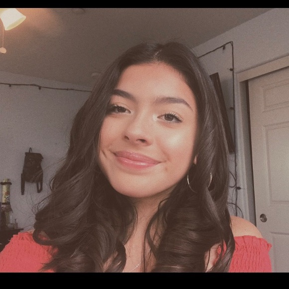 Profile Picture of Samyrah Alamilla (@samyy261) on Poshmark