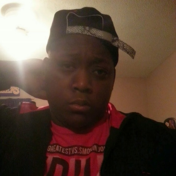 Profile Picture of Donterrian Wraggs (@donterrianw) on Poshmark