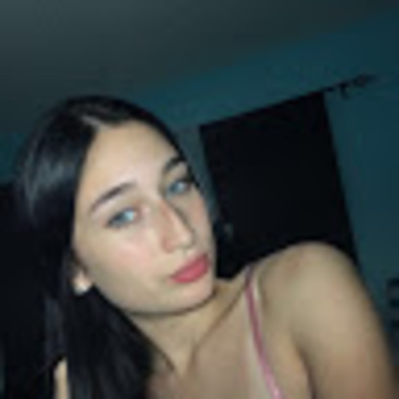 Profile Picture of Melissa Ledesma (@melissaledes473) on Poshmark