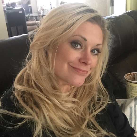 Profile Picture of Tiffani Whitebread (@tiffanivaile) on Poshmark