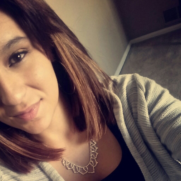 Profile Picture of Danylle Renner (@daniluv27) on Poshmark