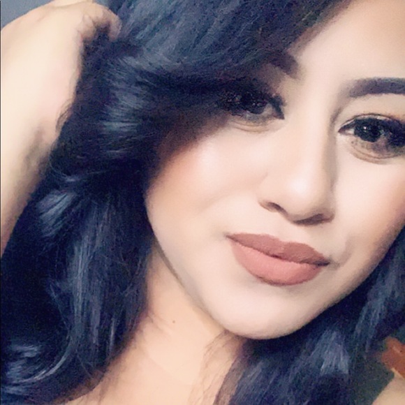 Profile Picture of Sofia Lepez (@lepezcutie97) on Poshmark