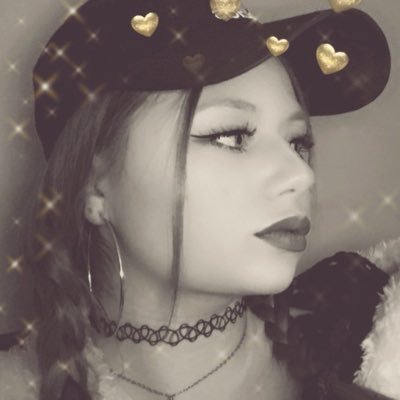 Profile Picture of Julia Mathieu (@Juliamathieu13) on Twitter