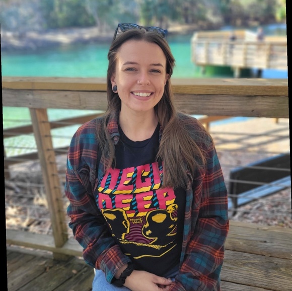 Profile Picture of Corie Buddenhagen (@c_buddenhagen) on Poshmark