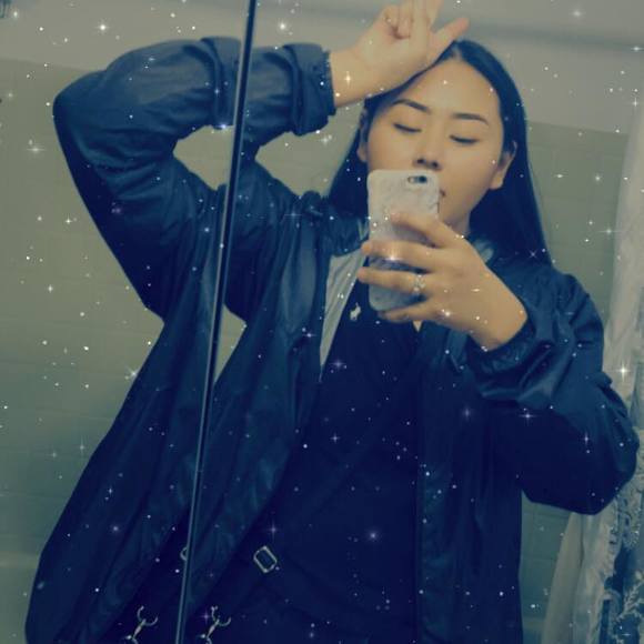 Profile Picture of Mely Lopez (@glendalopez534) on Poshmark