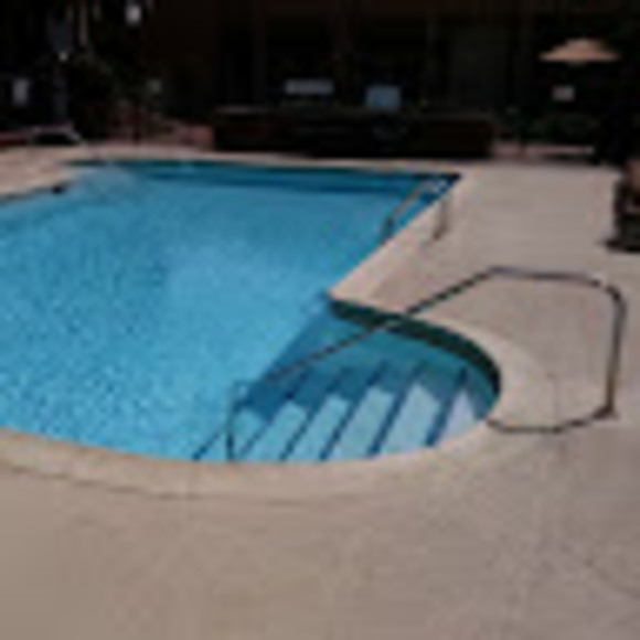 Profile Picture of Tommy Thaxton (@tommythaxton) on Poshmark