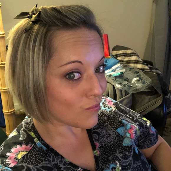 Profile Picture of Crystal Heflin (@cheflin05) on Poshmark
