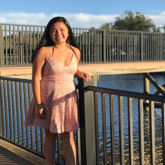Profile Picture of Jaclyn Nguyen (@jaclynln) on Poshmark
