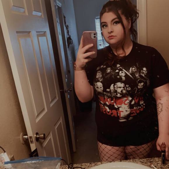 Profile Picture of Rachel Lonnen (@rachellonnen) on Poshmark