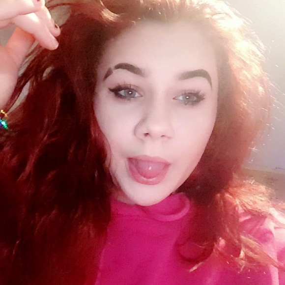 Profile Picture of Autumn Hinkle (@23aahinkle) on Poshmark