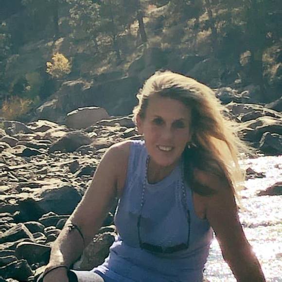 Profile Picture of Denise Portfolio (@dportfolio) on Poshmark