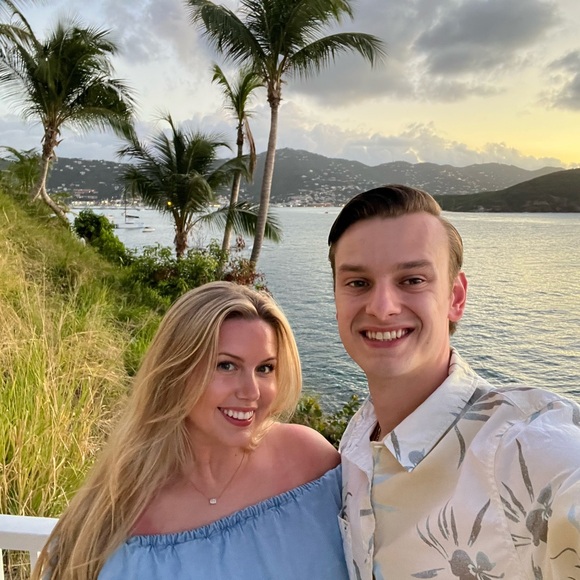 Profile Picture of Avery Ahart (@averyyxo) on Poshmark