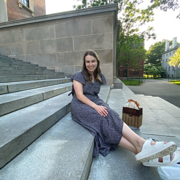 Profile Picture of Emma Pizzolanti (@emma_pizzolanti) on Poshmark