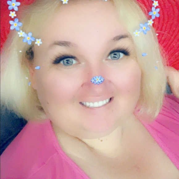 Profile Picture of Ruth Mackey (@ruthiemackey81) on Poshmark