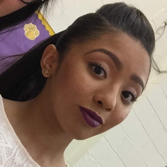 Profile Picture of Caitlin Booker (@caitlinmbkrr) on Poshmark