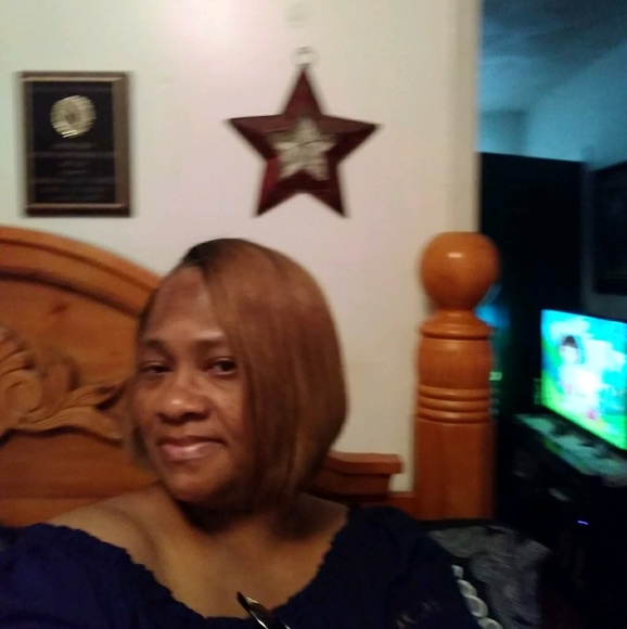 Profile Picture of Chandra Smith (@ladawn68) on Poshmark