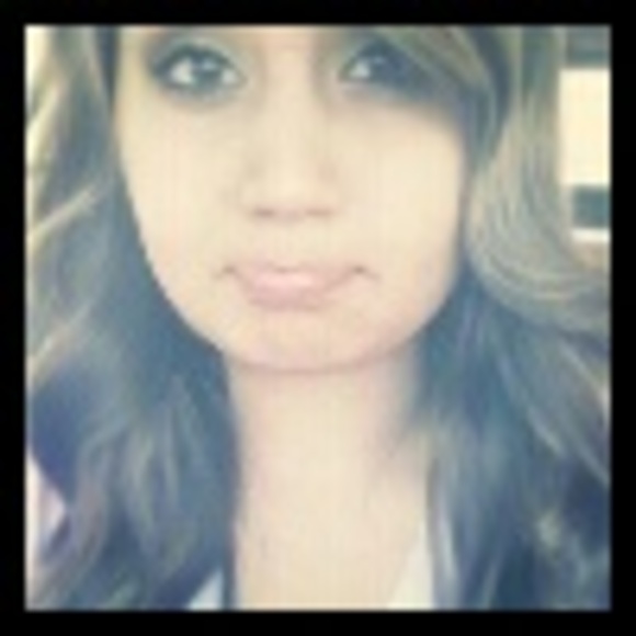 Profile Picture of Destiny Whitbey (@dwhitbey96) on Poshmark