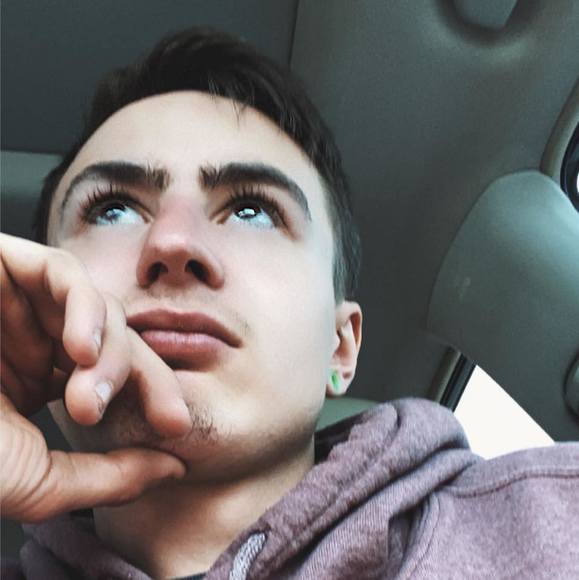 Profile Picture of Zach Reeves (@zachjreeves) on Poshmark