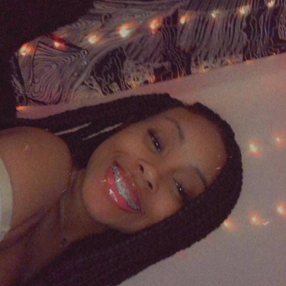 Profile Picture of Reaghan Reaghan (@reaghanreaghan) on Poshmark