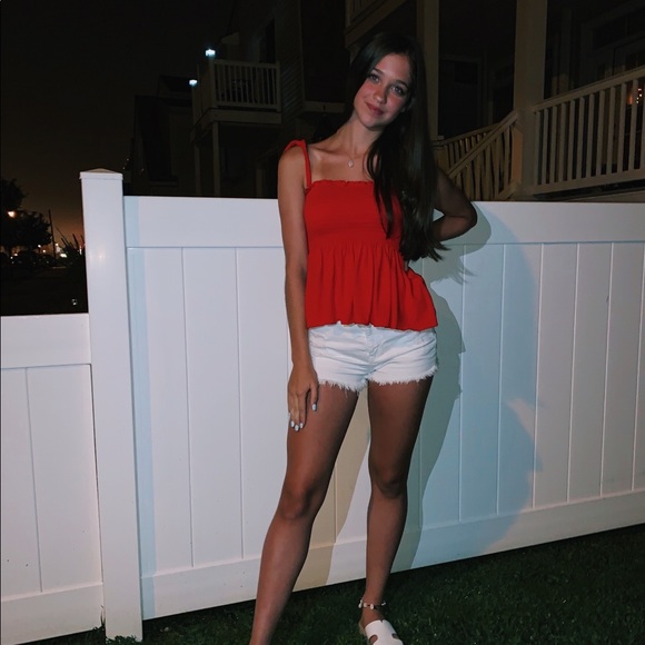 Profile Picture of Amanda Mozier (@amandamozier123) on Poshmark