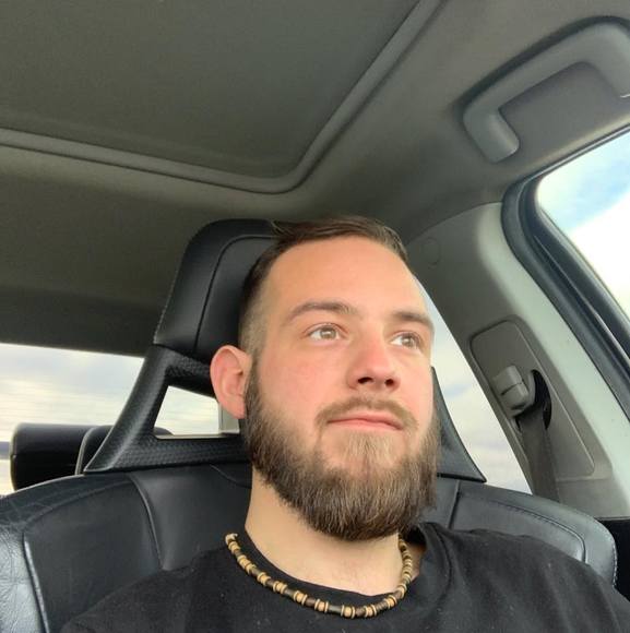 Profile Picture of Luke Mayhugh (@lukemay) on Poshmark