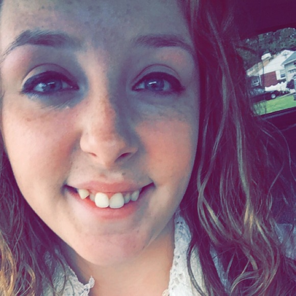 Profile Picture of Olivia Heller (@livvyheller) on Poshmark