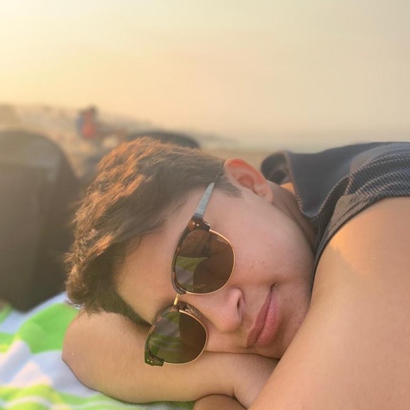 Profile Picture of Vivian Diaz (@diazaster7) on Poshmark