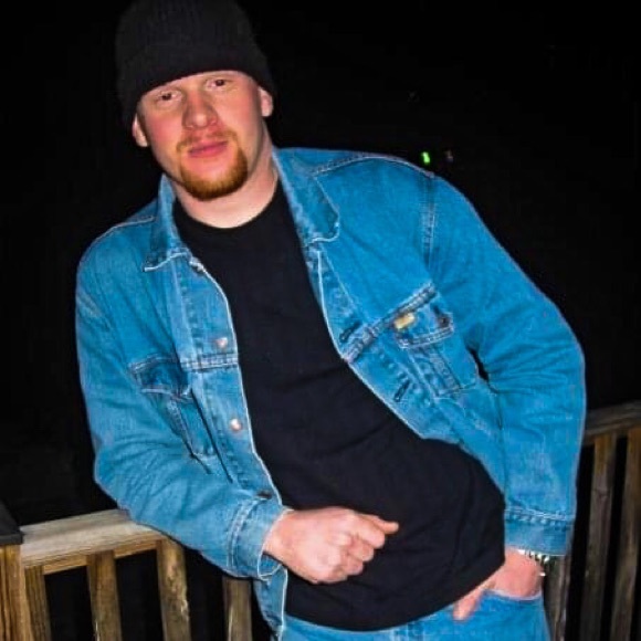 Profile Picture of Christopher Tuller (@c_tuller) on Poshmark