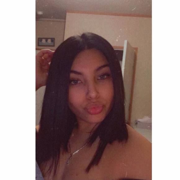 Dulce Vianney - Poshmark Profile Picture of Dulce Vianney (@dlechuga) on Poshmark