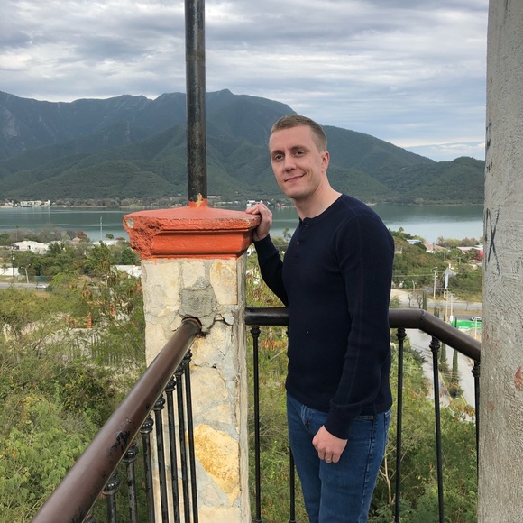 Profile Picture of Alex Sadowski (@sadowski1988) on Poshmark