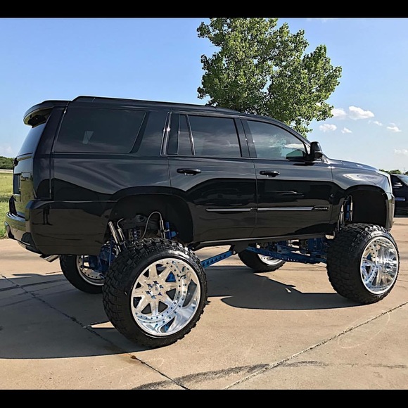 Profile Picture of Adrian Ontiveros (@adri07061987) on Poshmark