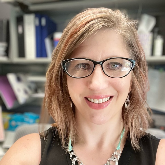 Profile Picture of Heather Chilgren (@breezymom81) on Poshmark